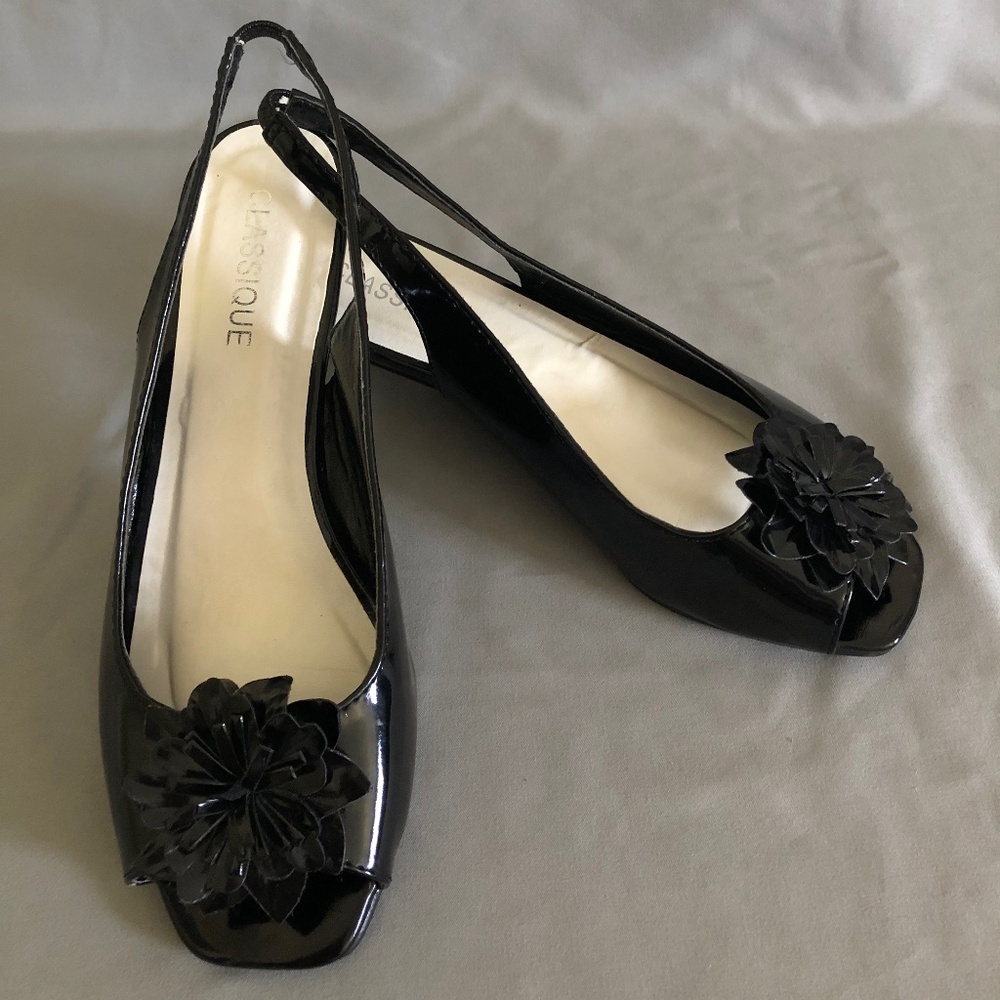 Classique Black Open-Toe Patent Leather Low Heels